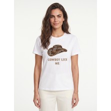 Onloox Beyaz Pamuklu Bisiklet Yaka Rahat Kesim Nakışlı Boncuk Işlemeli Kovboy Şapka Baskılı T-Shirt