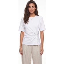 Onloox Beyaz Yumuşak Dokulu Kısa Kollu Rahat Kalıp Vatkalı Omuz Yanı Düğüm Detaylı T-Shirt