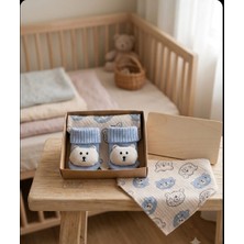Baby By Bumbo Ayıcıklı Bebek Çorap ve Fular Önlük 2li Hediye Seti
