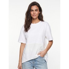 Onloox Beyaz Viskon Karışımlı Bisiklet Yaka Kısa Kollu Oversize Garnili Asimetrik Kesim T-Shirt