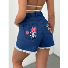 Kadın Lacivert Yüksek Bel Çiçek Nakışlı Püskül Detaylı Denim Şort