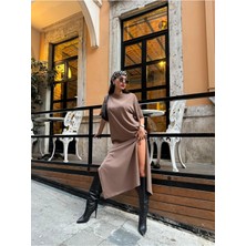 Minaaise Kahverengi Yanları Yırtmaçlı Uzun Penye Elbise 27365