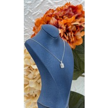 Livora Jewelry 925 Ayar Gümüş Zirkon Taşlı Dikdörtgen Baget Kadın Kolye