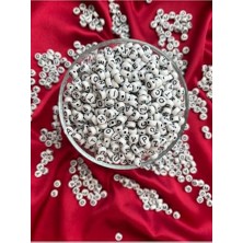 Larskas 50 gr Karışık Yassı Beyaz Üzeri Renk Harf Boncuk, Harf Takı Boncuğu, (350-375 Adet)