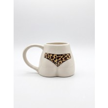 Palto Tasarım Leopar Desen Bikinili El Yapımı Beyaz Parlak Popo Kupa - El Işçiliği Hediyelik Kupa Bardak Mug