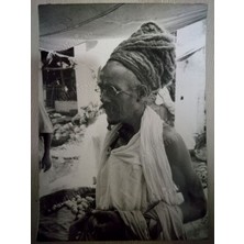 Plakperest Phalrıbaba Adlı Bir Hindu’nun Siyah Beyaz Orjinal Fotoğrafı Yakın Çekim 2 (Camera Press Londra Damgası Var Arkasında)