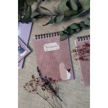 Mikasso Ahsen Hicab Kızı / A-6 Tel Spiralli Kareli Not Defteri Notepad . Memo Pad, Bloknot , Ramazan Sert Sp