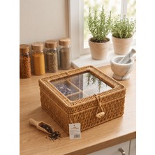 Sepetçi Baba Doğal Plastik Örme Rattan Pleksi Kapaklı Çok Amaçlı Düzenleyici Kutu - 4 Bölmeli Takı, Çay ve Baharat Kutusu 24X24X14 cm - 624