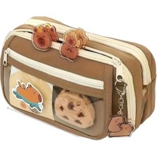 Esranın Dünyası Capybara Kalem Kutusu Kapibara Kalemlik Büyük Kapasiteli Aksesuarlı Geniş Büyük Boy Kawaii Kore Tarzı Sevimli Kalem Kutusu (1 Adet Doll+5 Adet Sticker Dahildir)