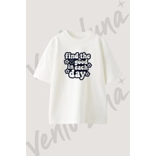 Hippie Smiley Cicek Tasarım Baskılı Unisex Oversize Kalıp Beyaz Tshirt
