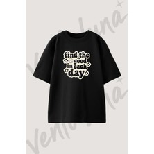Hippie Smiley Cicek Tasarım Baskılı Unisex Oversize Kalıp Siyah Tshirt