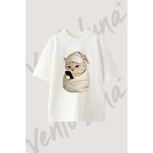 Uykulu Kedi Tasarım Baskılı Unisex Oversize Kalıp Beyaz Tshirt