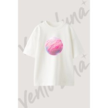 Pembe Gezegen Tasarım Baskılı Unisex Oversize Kalıp Beyaz Tshirt