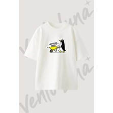 Penguen El Arabasi Tasarım Baskılı Unisex Oversize Kalıp Beyaz Tshirt