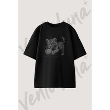 Tiger Cub_1 Tasarım Baskılı Unisex Oversize Kalıp Siyah Tshirt