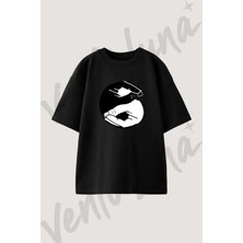 Yin Yang Hands Tasarım Baskılı Unisex Oversize Kalıp Siyah Tshirt