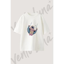 Astronot Ay Salincak Tasarım Baskılı Unisex Oversize Kalıp Beyaz Tshirt