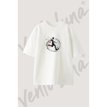 Futbolcu Vurus Tasarım Baskılı Unisex Oversize Kalıp Beyaz Tshirt