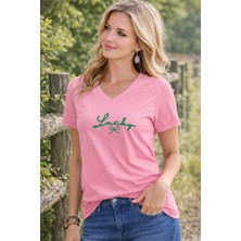 Lorvex V Yaka Kadın T-Shirt Lucky Baskılı – Rahat Fit Günlük Kombin
