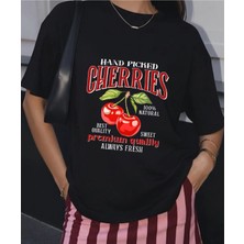 Lorvex Kiraz ve Yazı Baskılı Oversize Kadın Pamuklu Tshirt-Tişört