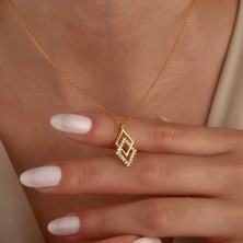 Nox Jewelry 14 Ayar Altın Kaplama Zirkon Taşlı Geometrik Gümüş Kolye - CNS00682