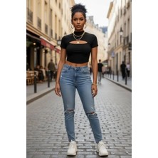 Bemy Store Kadın Siyah Modern Fit Göğüs Dekolteli Yarım Kollu Cut Out Crop Top Bluz
