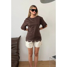 Jee Lee Kadın Bisiklet Yaka Eteği Dantel Detaylı T-Shirt Kahverengi​​​​​​​ - 26Y 26988