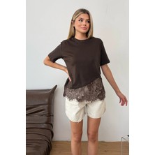 Jee Lee Kadın Bisiklet Yaka Dantel Detaylı T-Shirt Kahverengi - 26Y 26915