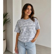 Nova Epoxy Art   Batik Desenli Tişört Bisiklet Yaka Kısa Kol Regular Fit T-Shirt - Gri