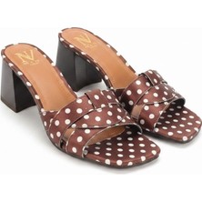 Ne&Ve Shoes Kahve Puantiyeli Çapraz Bantlı Kadın Topuklu Terlik