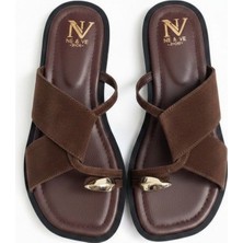 Ne&Ve Shoes Kahve Süet Aksesuar Detaylı Parmak Arası Kadın Terlik