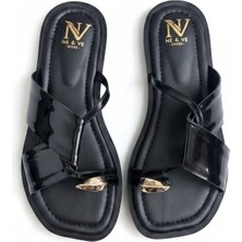 Ne&Ve Shoes Siyah Rugan Aksesuar Detaylı Parmak Arası Kadın Terlik