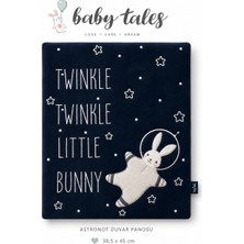 Baby Tales Astronot Duvar Panosu | Dekoratif Bebek Odası Duvar Süsü | El Yapımı Kumaş Pano | 38,5 x 45 cm