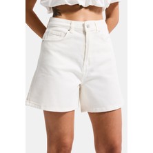 It's Basic Kadın Kırık Beyaz Diana 7s6-101 Mom Fit Midi Boy Denim Şort