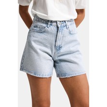 It's Basic Kadın Ice T1-4s6-3 Mom Fit Parlak Taşlı Yıldız Baskılı Özel Tasarım Denim Şort