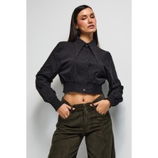 It's Basic Kadın Siyah Renk Crop Fit Yaka Detaylı Özel Tasarım Gömlek