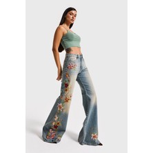 It's Basic Kadın T.Kot Rengi 4s6-32 Flare Fit Elastan Kumaş Özel Nakış Detaylı Tasarım Denim Jean