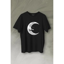  Uzayda Sarılan Ay Aşık Smile Cosmos Gülümsemesi Baskılı Tişört Unisex T-Shirt