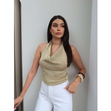 Esra Helvacı Simli Degaje Yaka Sırtı Açık Bluz