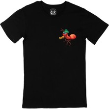  Saksafon Çalan Karınca Cep Logo Tasarımlı Siyah Tişört