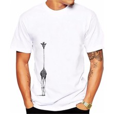  Yolda Tek Başına Yürüyen Zürafa Tshirt