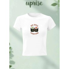  Sushi We Roll Together Baskılı Pamuklu Likralı Body Tee Crop T-Shirt