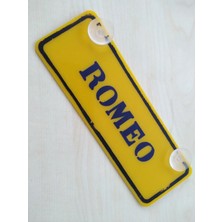 Buççin Online Mağaza Romeo Yazılı Sarı Dekor Plaka 22X7,5CM Vantuzlu Pleksi Dekor Levha Sarı Plaka