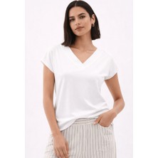 Fashion Friends V Yaka Sırtı Çapraz Biyeli Kadın T-Shirt 26Y0193K1