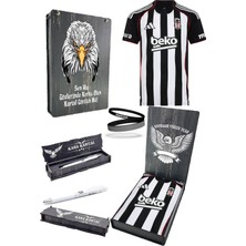 Beşiktaş Orijinal 25/26 Siyah Beyaz Çubuklu Forma Kalem + Bileklik Hediyeli Özel Tasarım Hediyelik Ahşap Kutulu