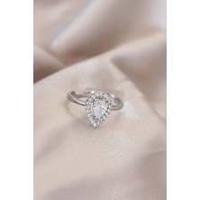 Özssay Ayarlamalı Silver Renk Metal Zirkon ve Kristal Taşlı Damla Model Yüzük