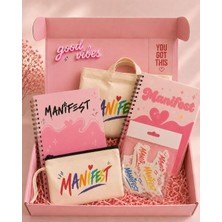 Manifest Temalı Kırtasiye Hediye Seti – Bez Çanta, Kalemlik, 2 A5 Spiralli Defter ve Sticker Paketi