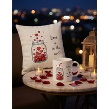 Kadorex Design Love Is In The Air Kupa ve Kırlent Seti – Sevgiliye Hediye – Sevgililer Günü Konsepti
