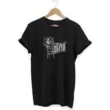  Siyah Unisex Asla Pes Etme - Never Give Up Yazı Baskılı Tasarım Kısa Kollu T-Shirt