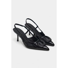 Nişantaşı Shoes Nereid Siyah Rugan Aksesuarlı Sivri Burun Arkası Açık Ince Topuklu Kadın Ayakkabı